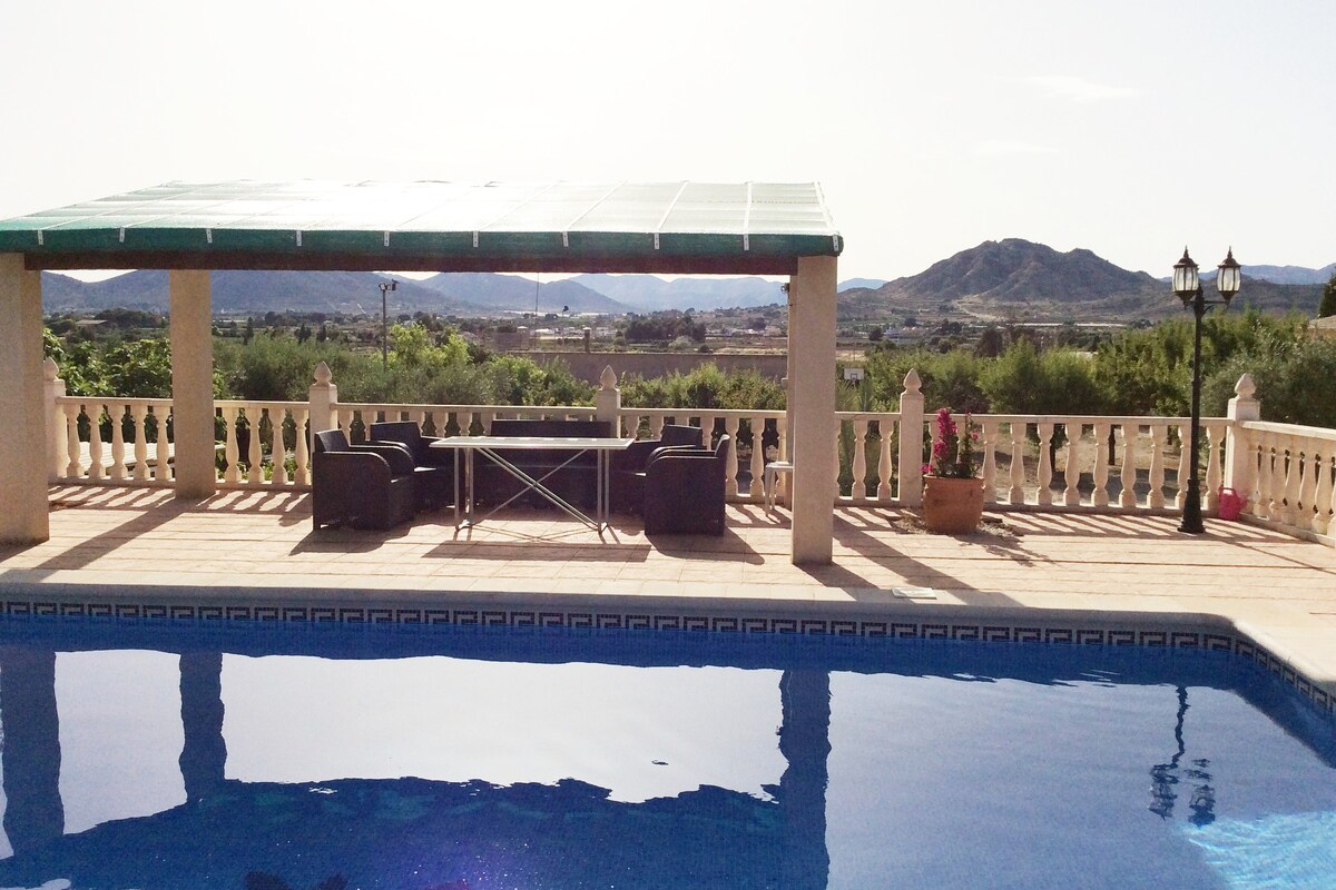 4-bedroom house, private pool with mountain view