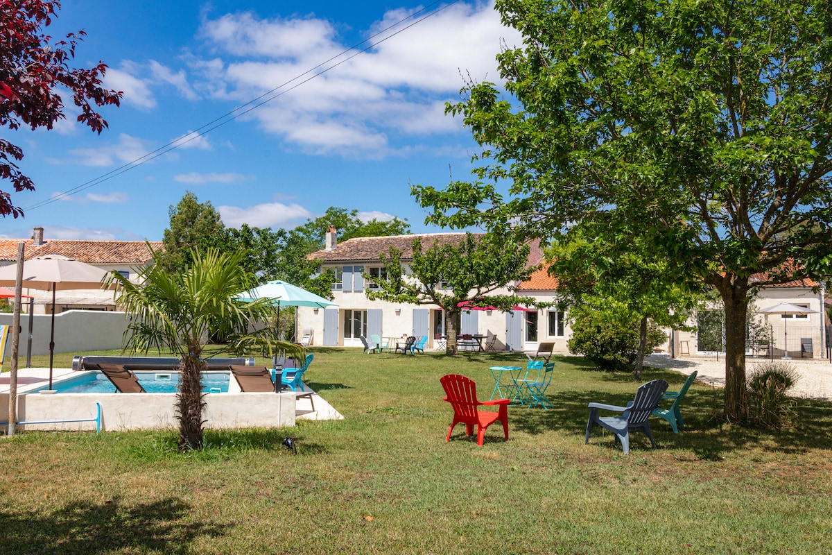 Gite au calme avec piscine entre Saintes et Royan