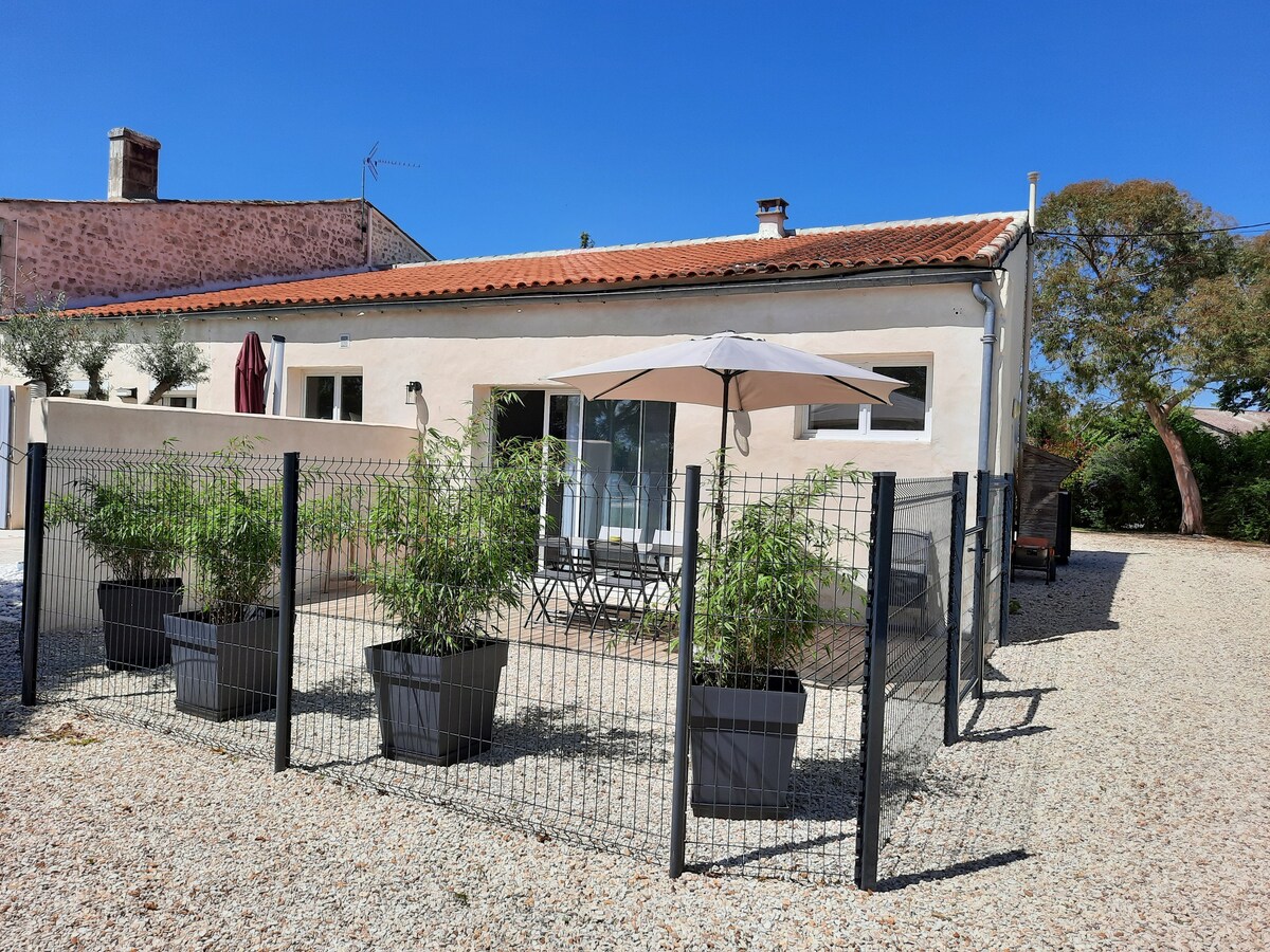 Gite au calme avec piscine entre Saintes et Royan