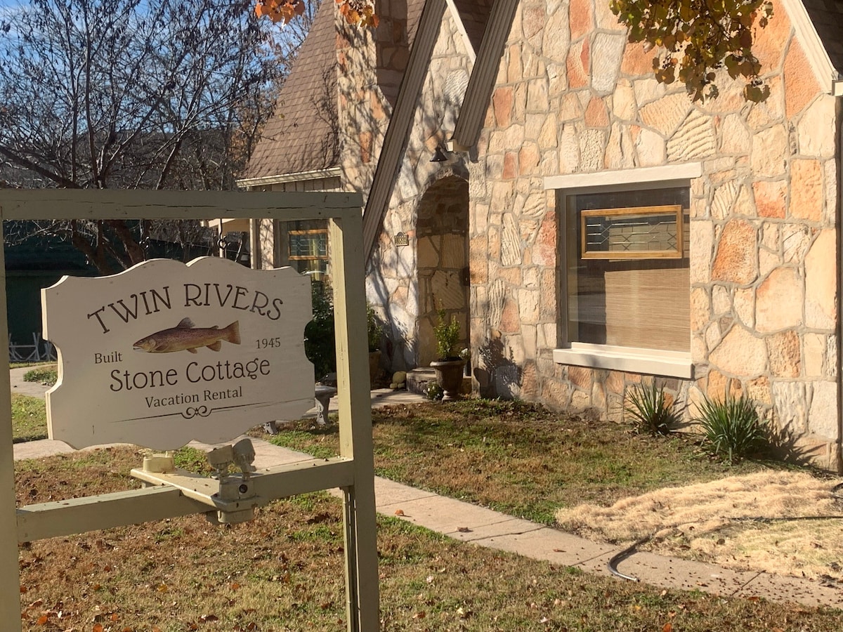 Twin River Stone Cottage - 7 BR/Sleeps 20