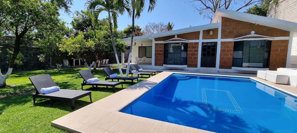 Acogedora casa de campo en cerrada, amplio jardín