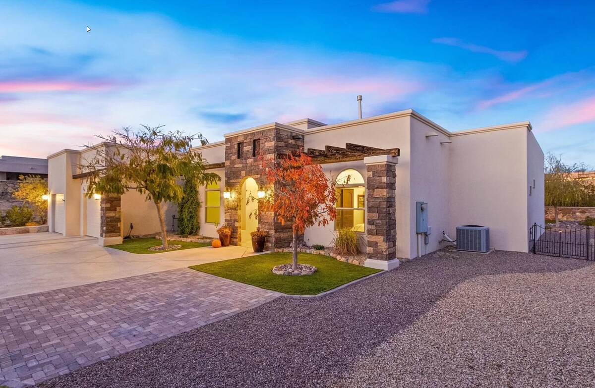 Fabulous Desert Home Mnt views with Pool & Spa!