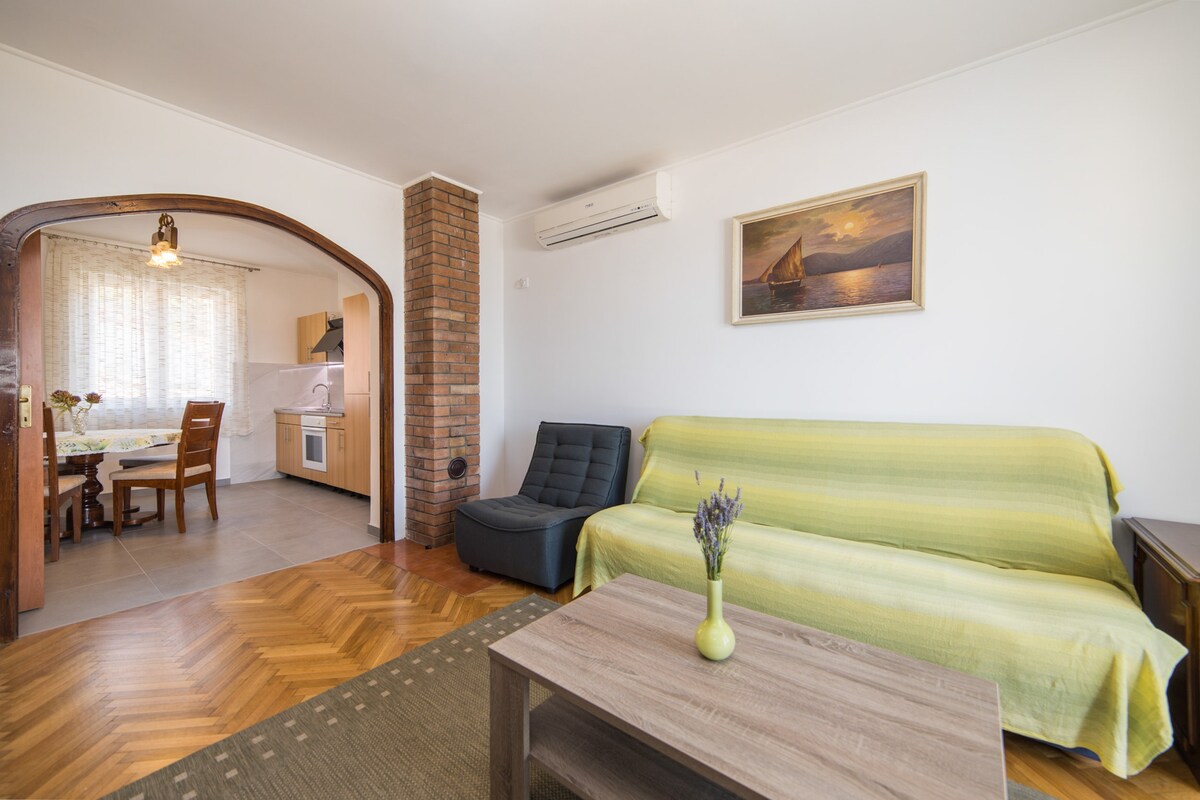 Capt.Krzanic-Seaside Spacious Apartment