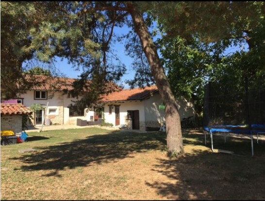 Jolie ferme rénovée au calme avec piscine