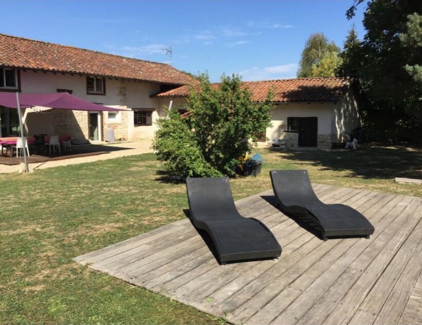 Jolie ferme rénovée au calme avec piscine