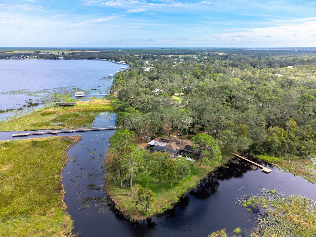 Waterfront + Pool! Peace & Plenty - Lake Josephine