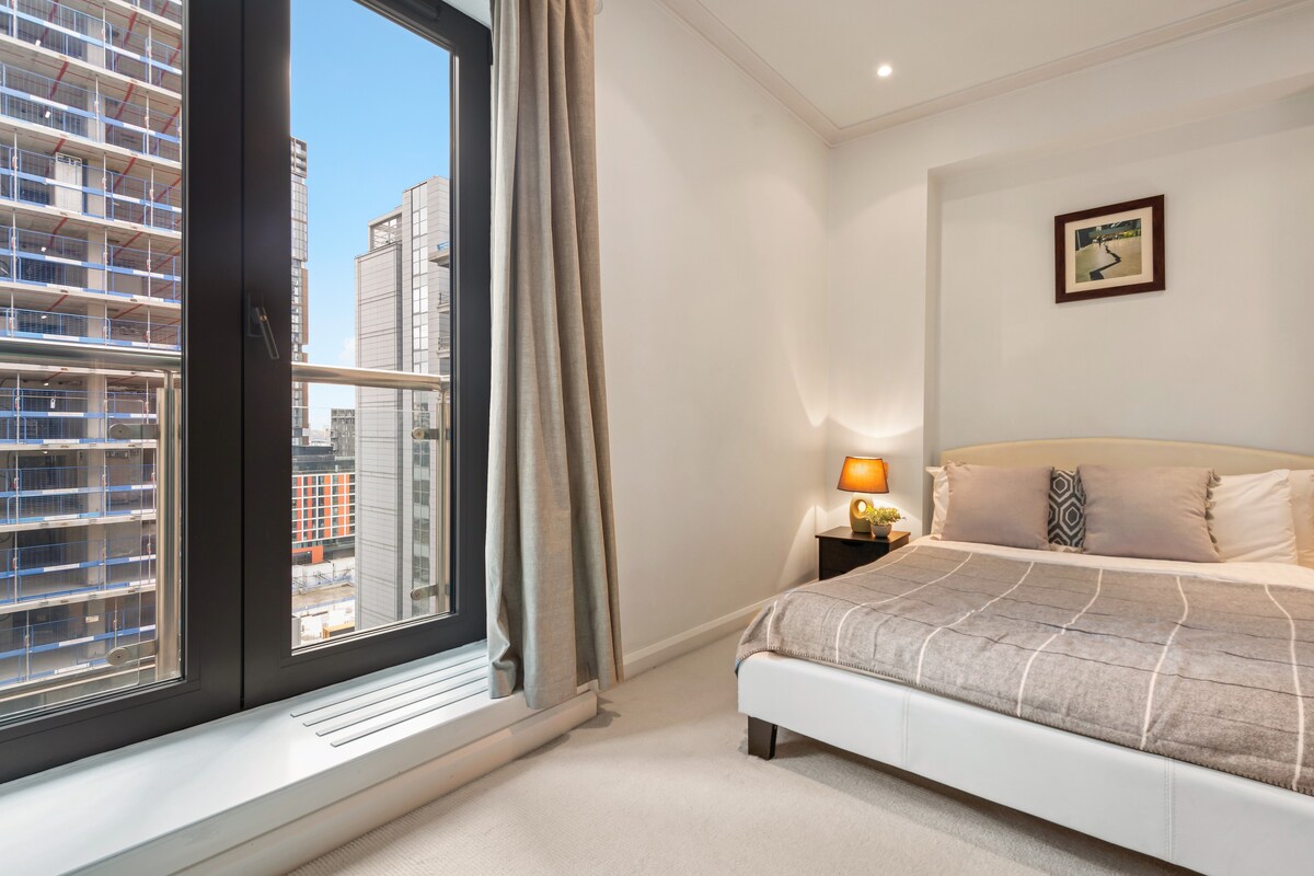 金丝雀码头（ Canary Wharf ）充满活力的02卧室公寓