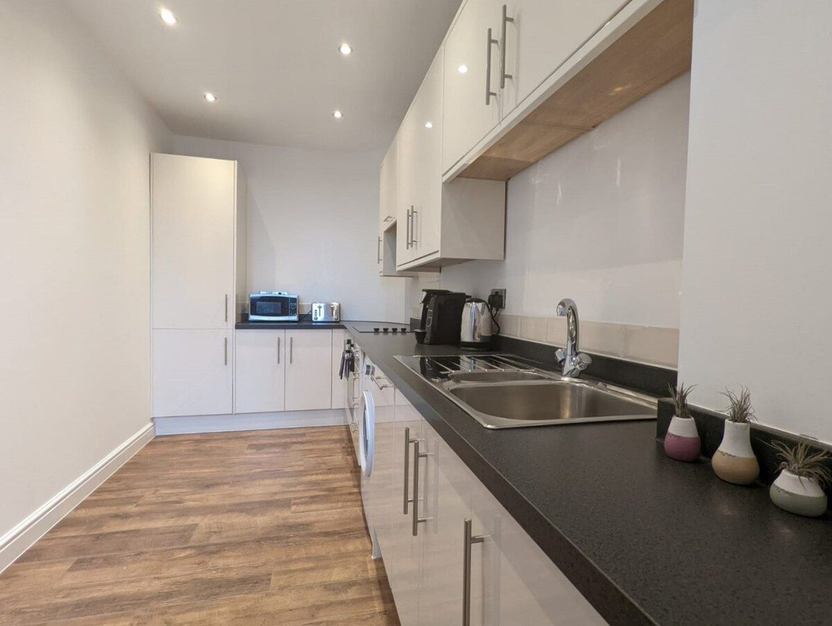 Spacious 2 bed apartment - city centre