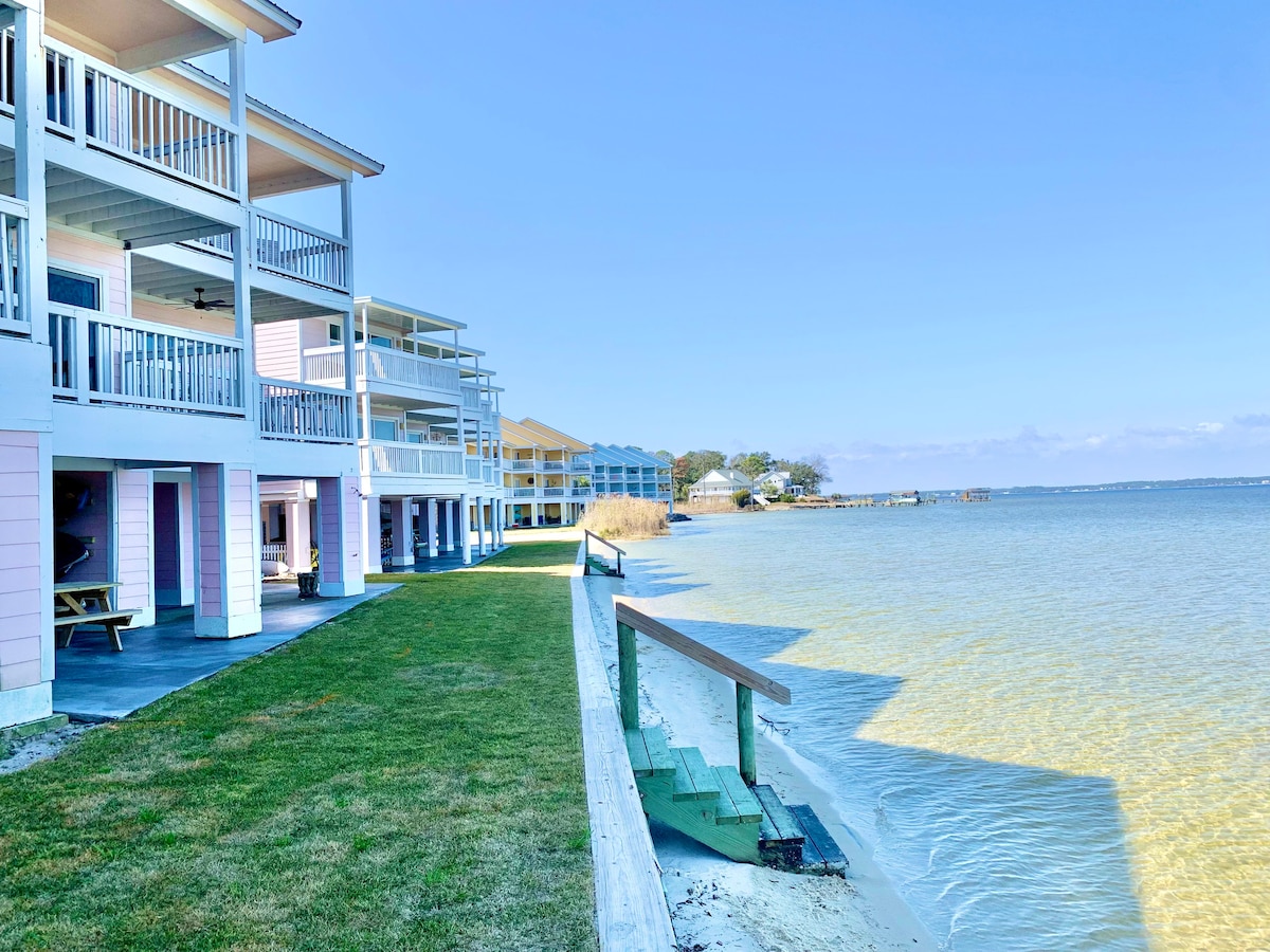 Tranquil Seas: Waterfront Unit with Kayaks & More!