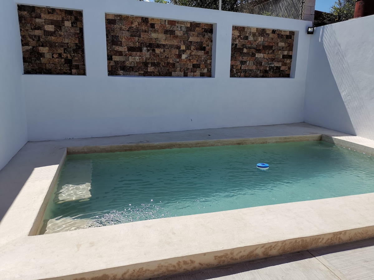 VILLA ROSHER, UNA VIDA FRENTE AL MAR Y CON PISCINA