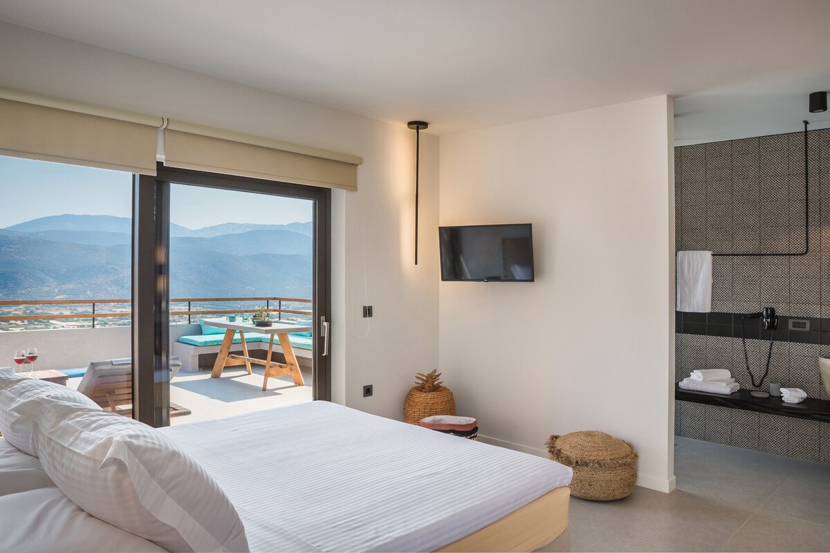 Harmony Suites SKY (Queen suite with sea view)