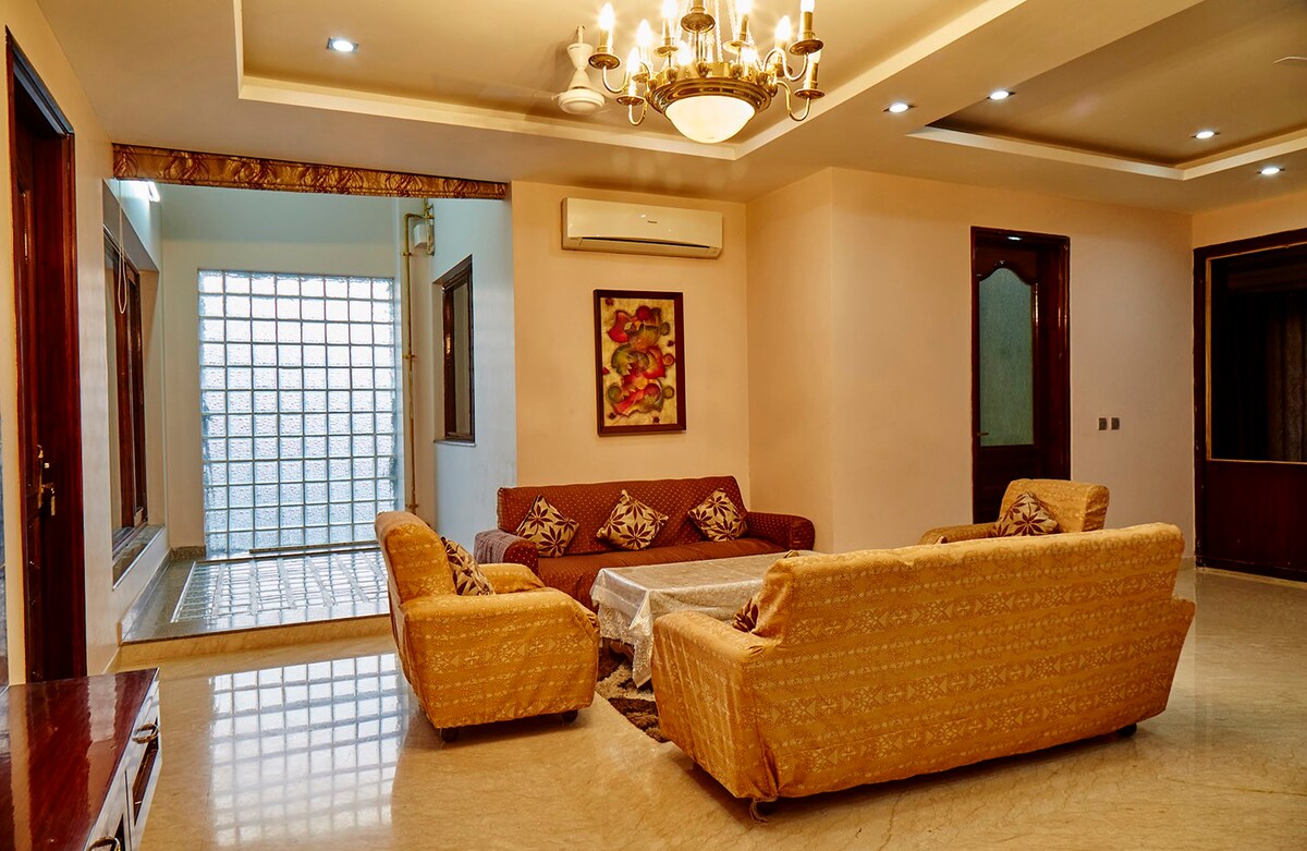 Deluxe Room at Kapoor Residency - CP