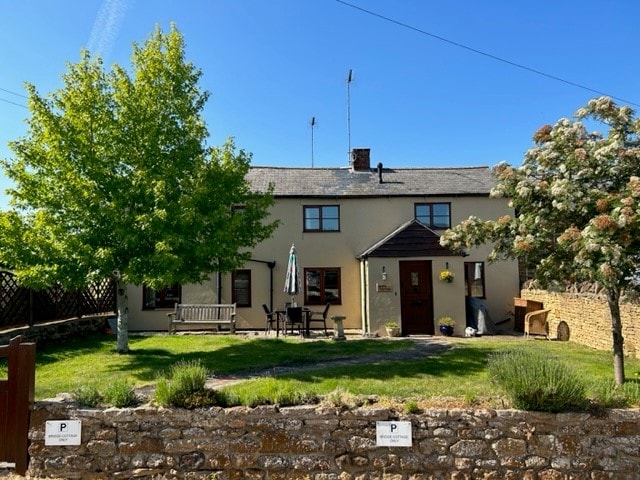 Bridge Cottage, by Oxford Canal