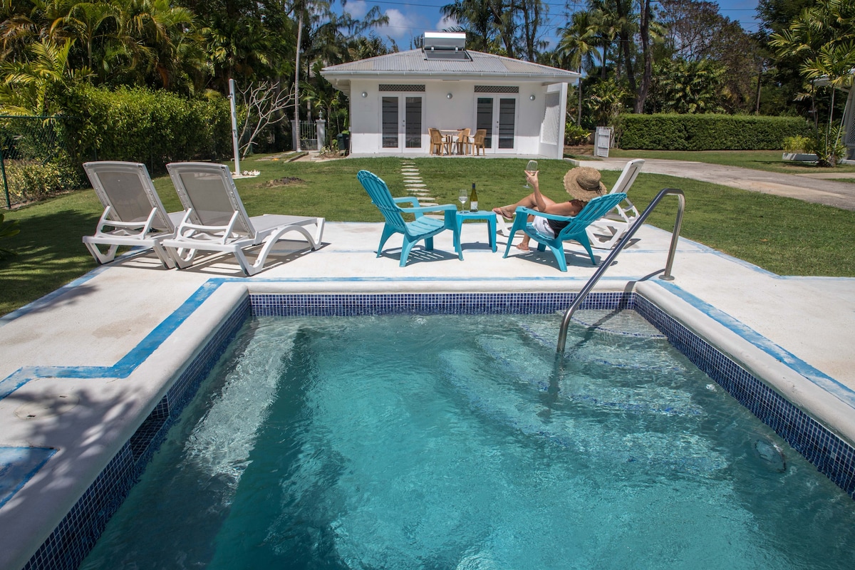 Summer Getaway: 2Bed Bungalow with Private Pool