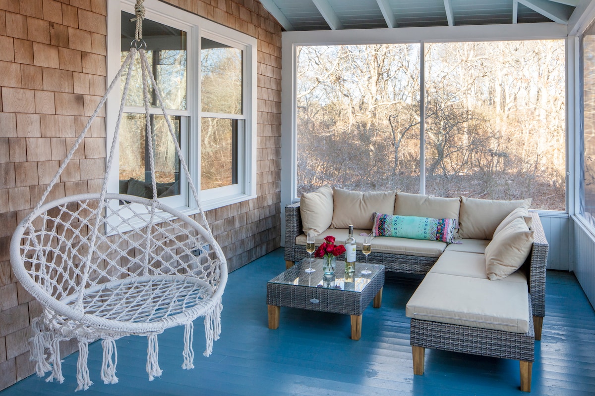 Private Chappaquiddick Retreat with Screened Porch