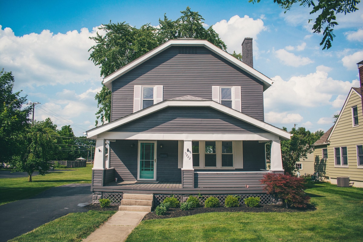 3 BR cozy + renovated walkable downtown stay