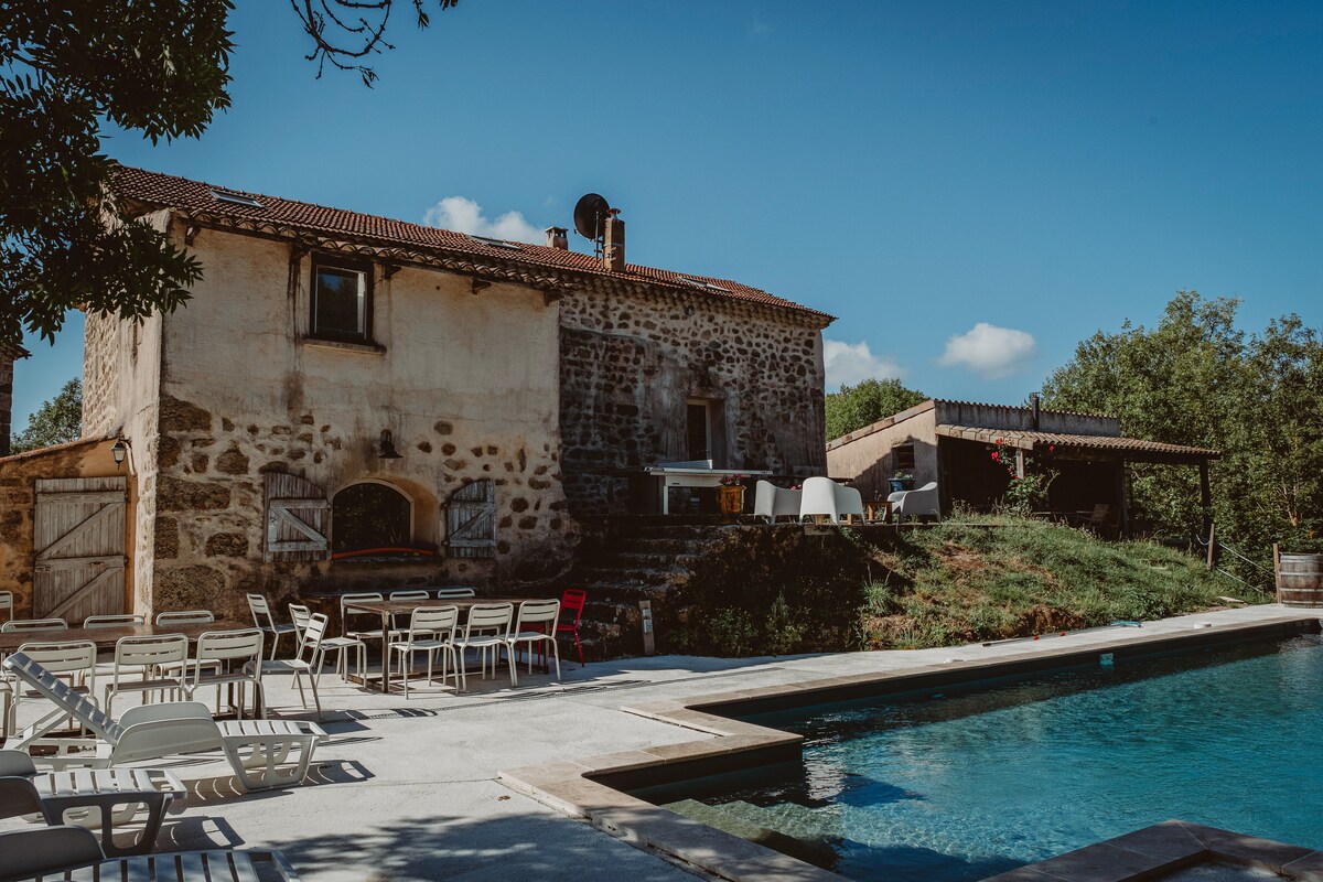 Maison ardéchoise, piscine privée.