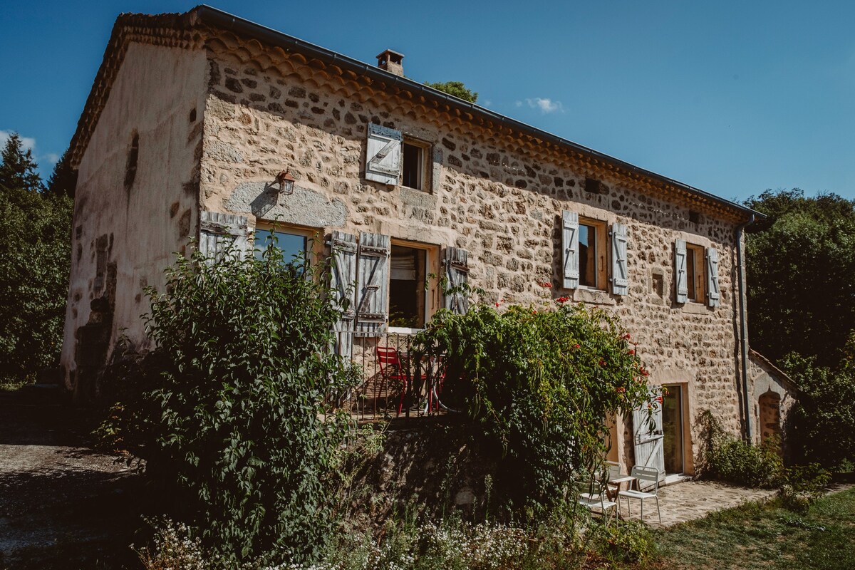 Maison ardéchoise, piscine privée.