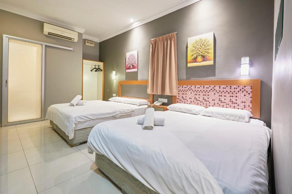D'New 1 Hotel Petaling Jaya的2床家庭套房