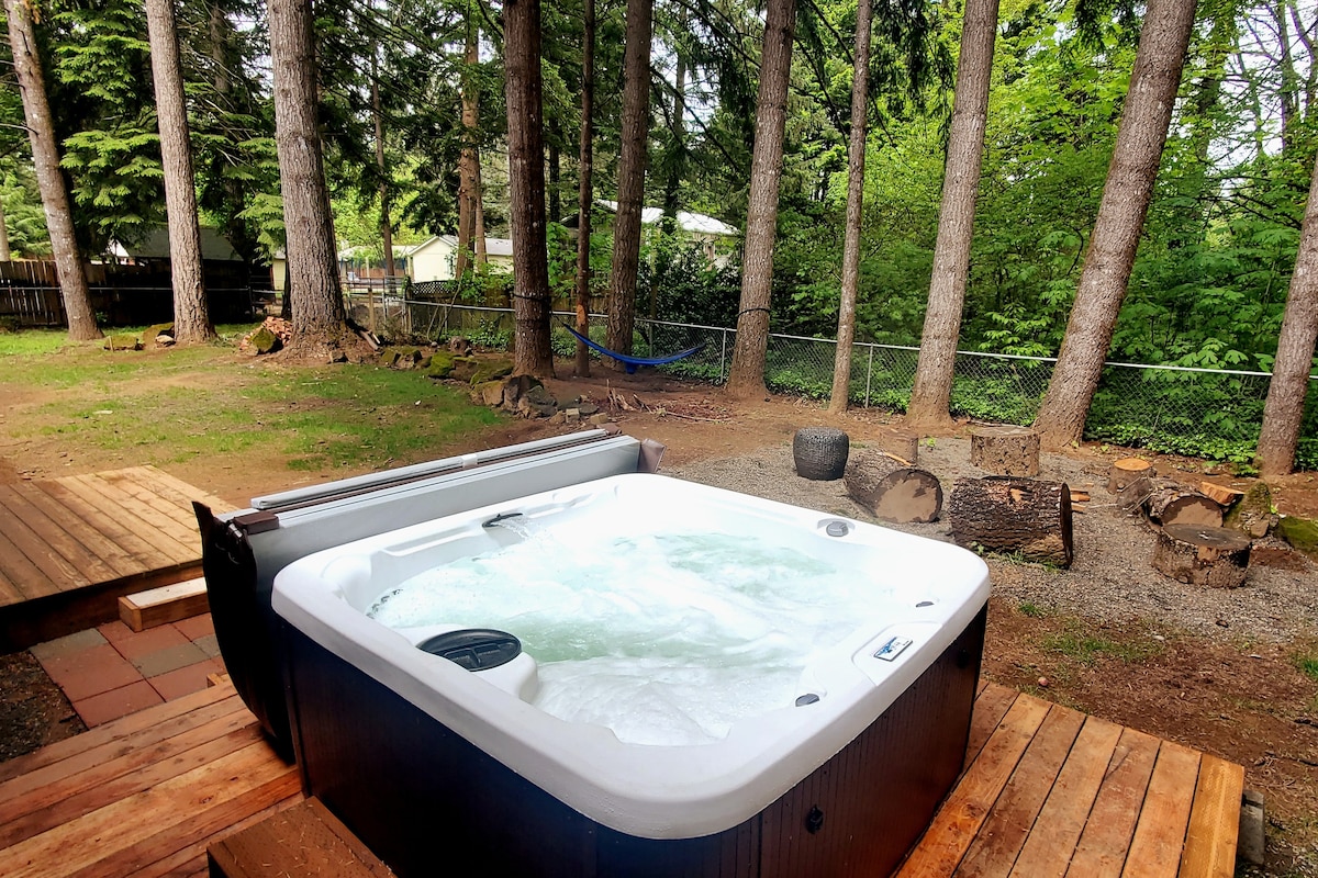 Forest House Near Backwoods Brewery W/ Hot tub
