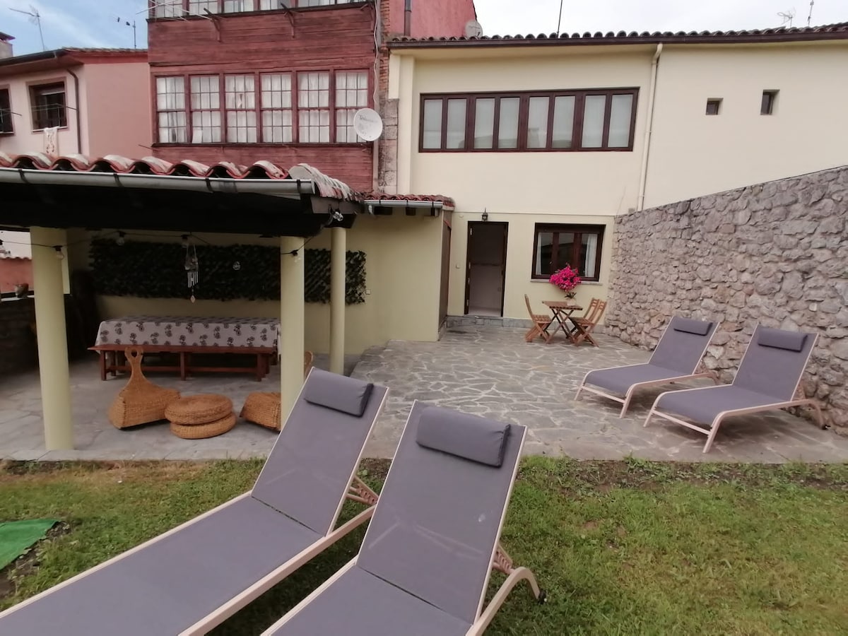 El jardín de Aleyda. Casa en el centro de Llanes