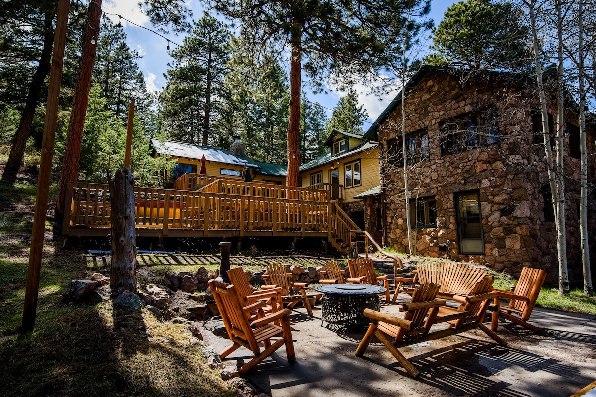 Meadow Creek Lodge ： Historic Hillside Retreat