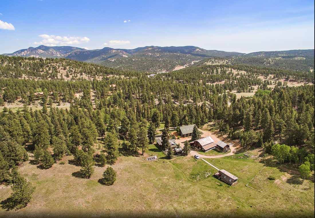 Meadow Creek Lodge ： Historic Hillside Retreat