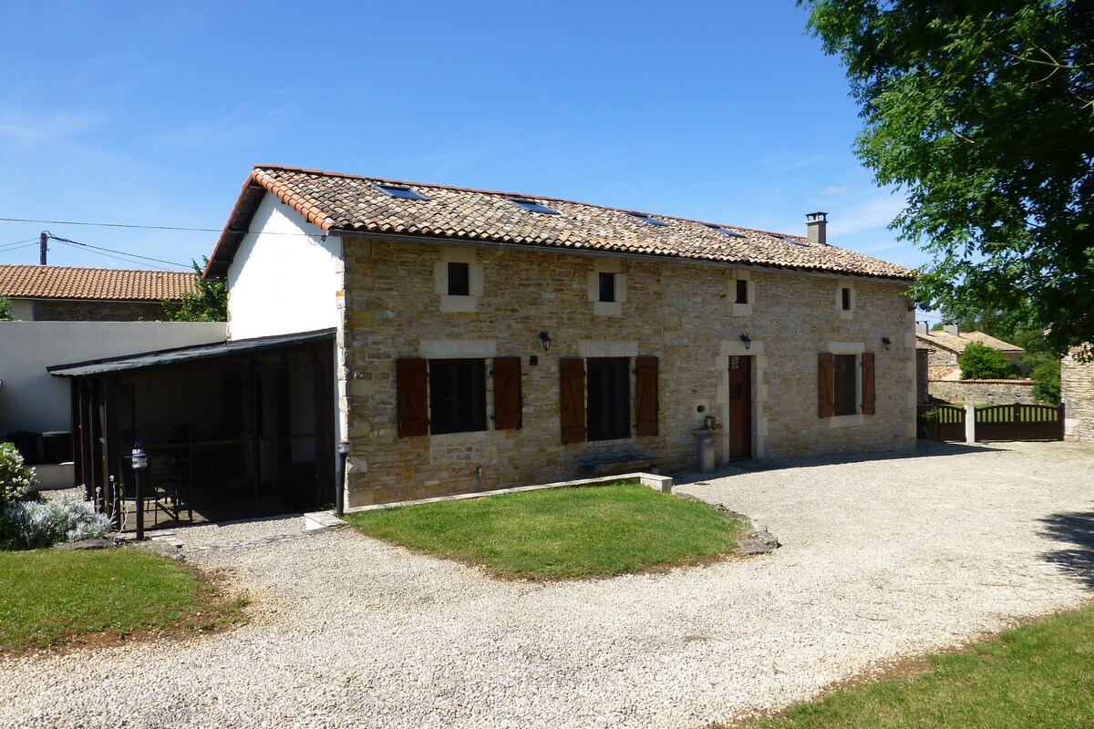 CHEVAIS
The perfect rural retreat with pool.