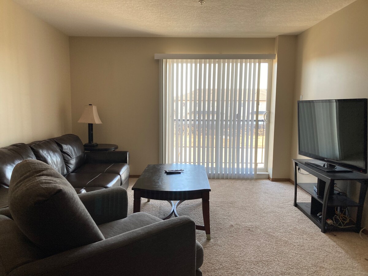 2 Bedroom, 1 Bath Apartment - Great Location