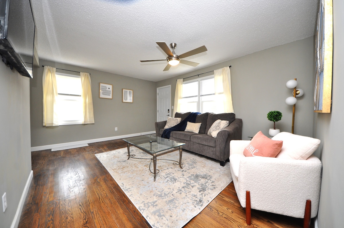 Cheerful 2-Bed Townhome Near Park w Garage Parking