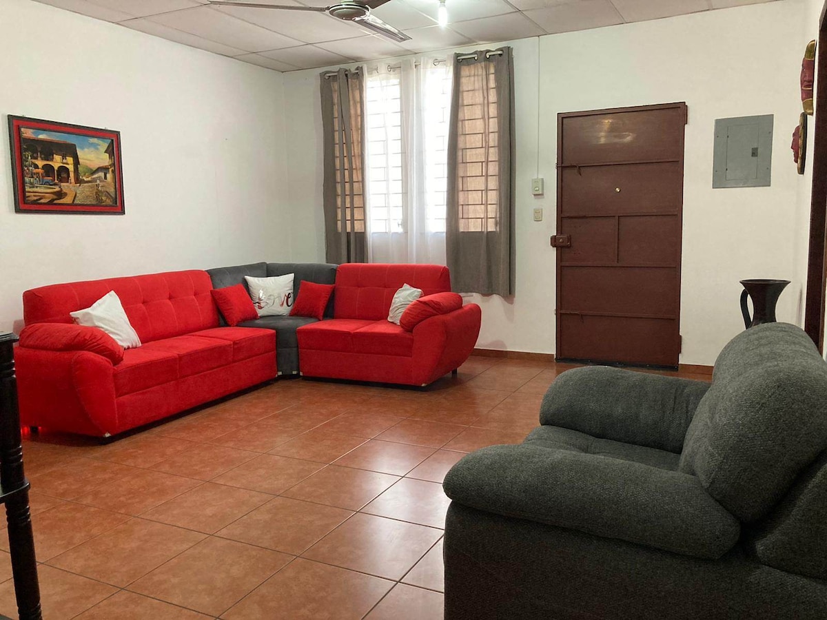 Private Central 2 Bedroom Home Plus Garage