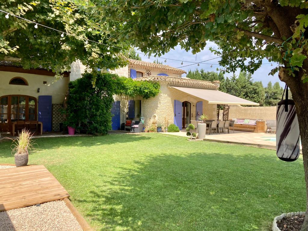 Traditional provencal house, near Avignon