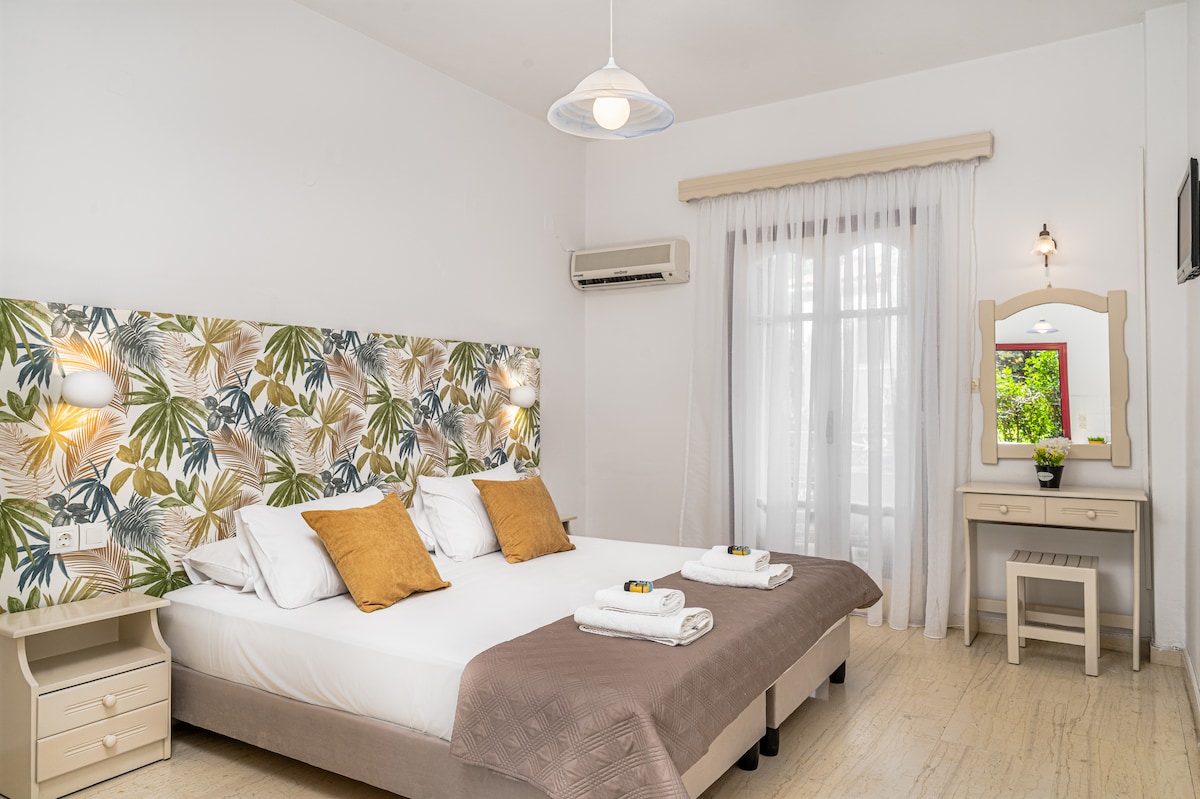 Pyrgaraki Studio for 2 guests, 50m from the beach!