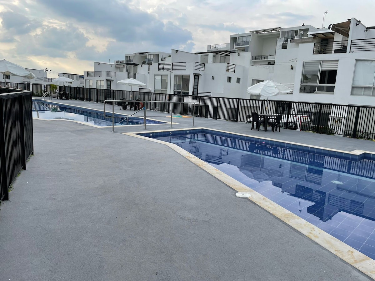 Apartamento condominio Palmas de iraka.