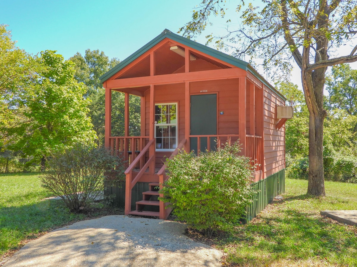 Whispering Pines Group cabins near Meramec River