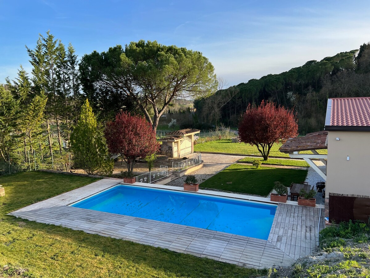 Casa indipendente isolata con piscina