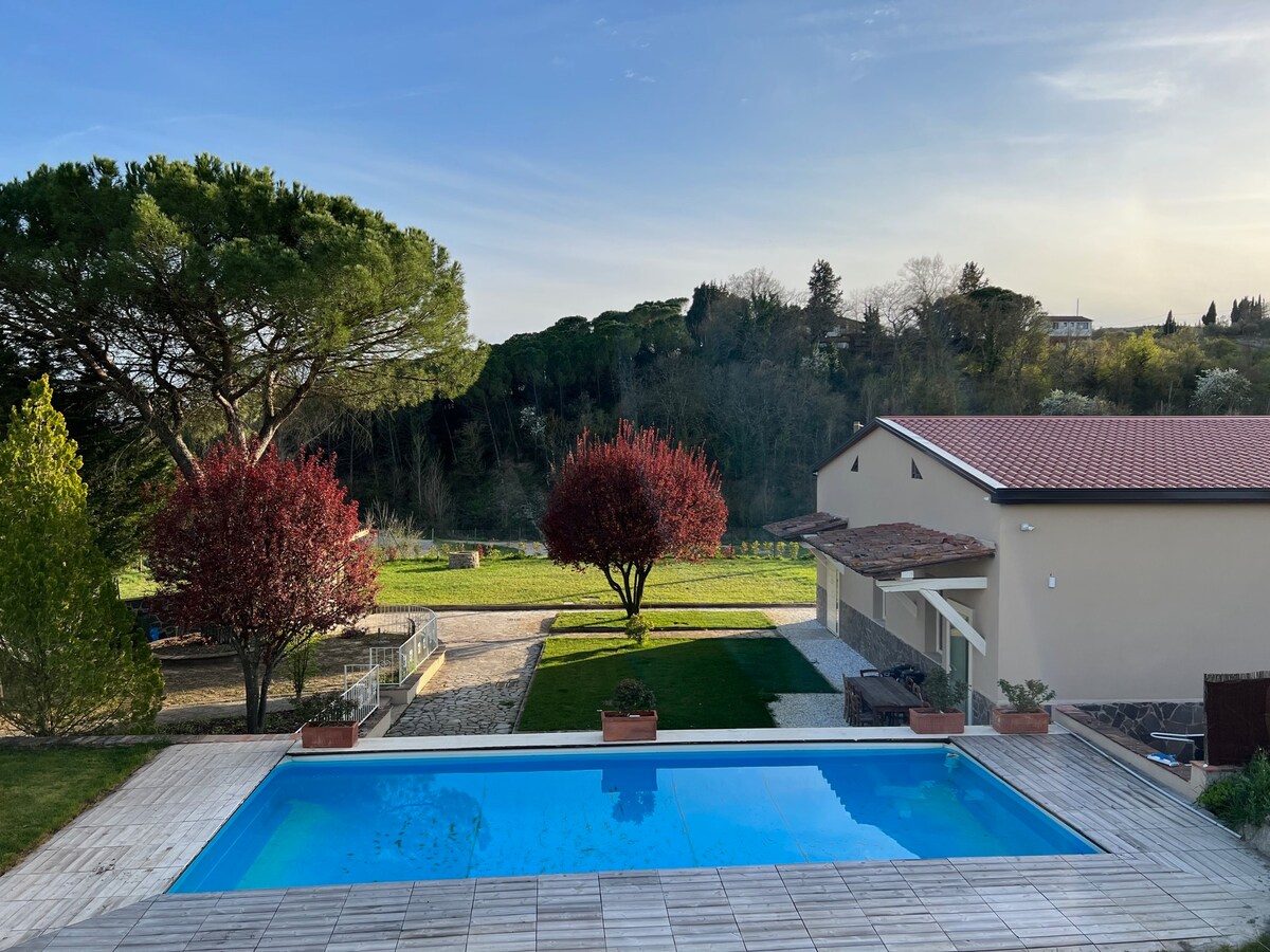 Casa indipendente isolata con piscina