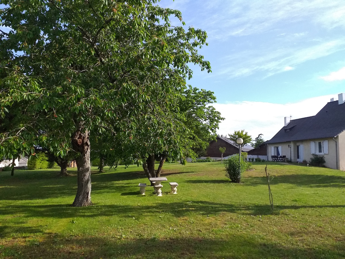 Le Gite du Clos Ferré avec piscine et tennis.