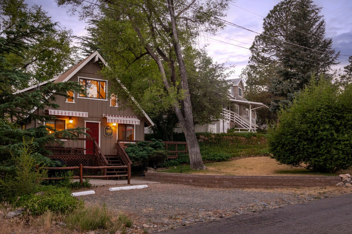 Cabin in the Pines with deck - 1 mile from Downtown Prescott and short drive to Lynx , Goldwater and Watson Lakes