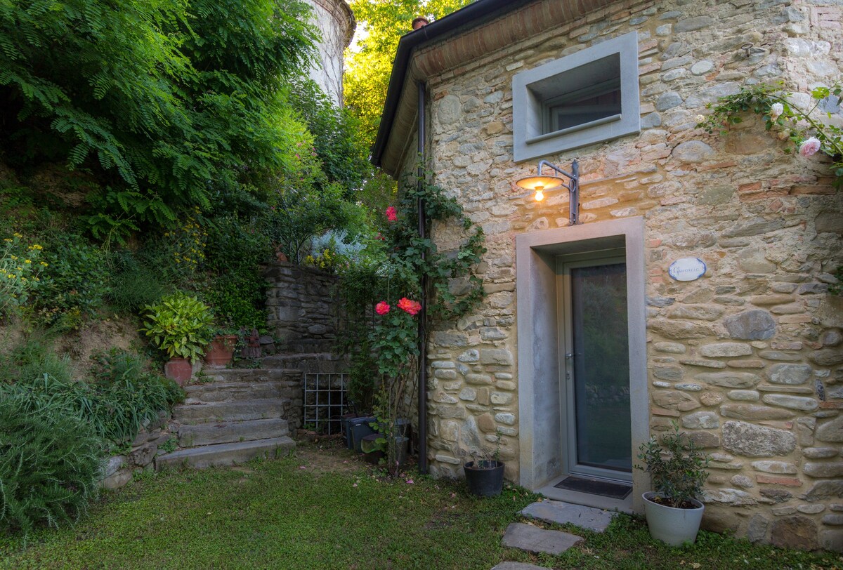 "Ghiacciaia" casa immersa nel verde della Toscana