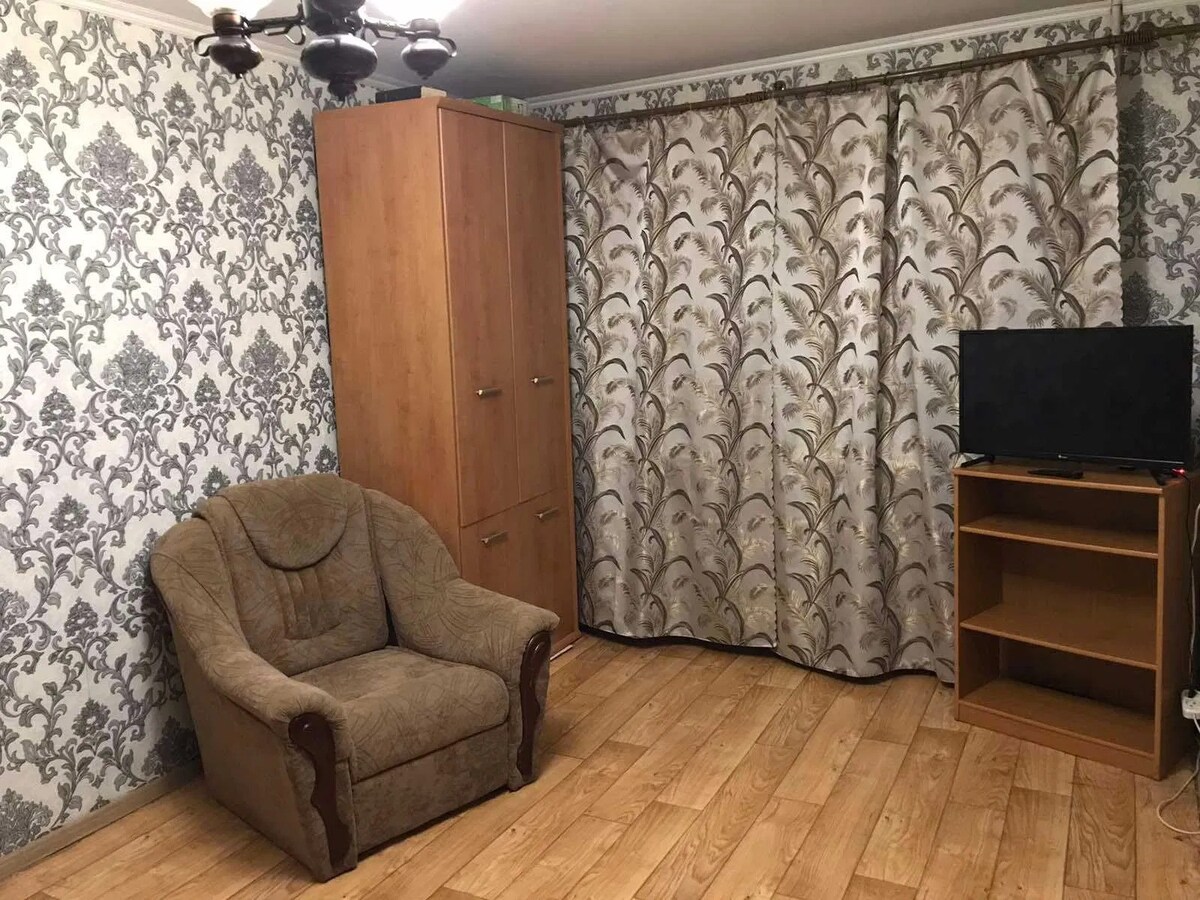 尼古拉耶夫（ Nikolaev ）的房间，配备所有便利设施