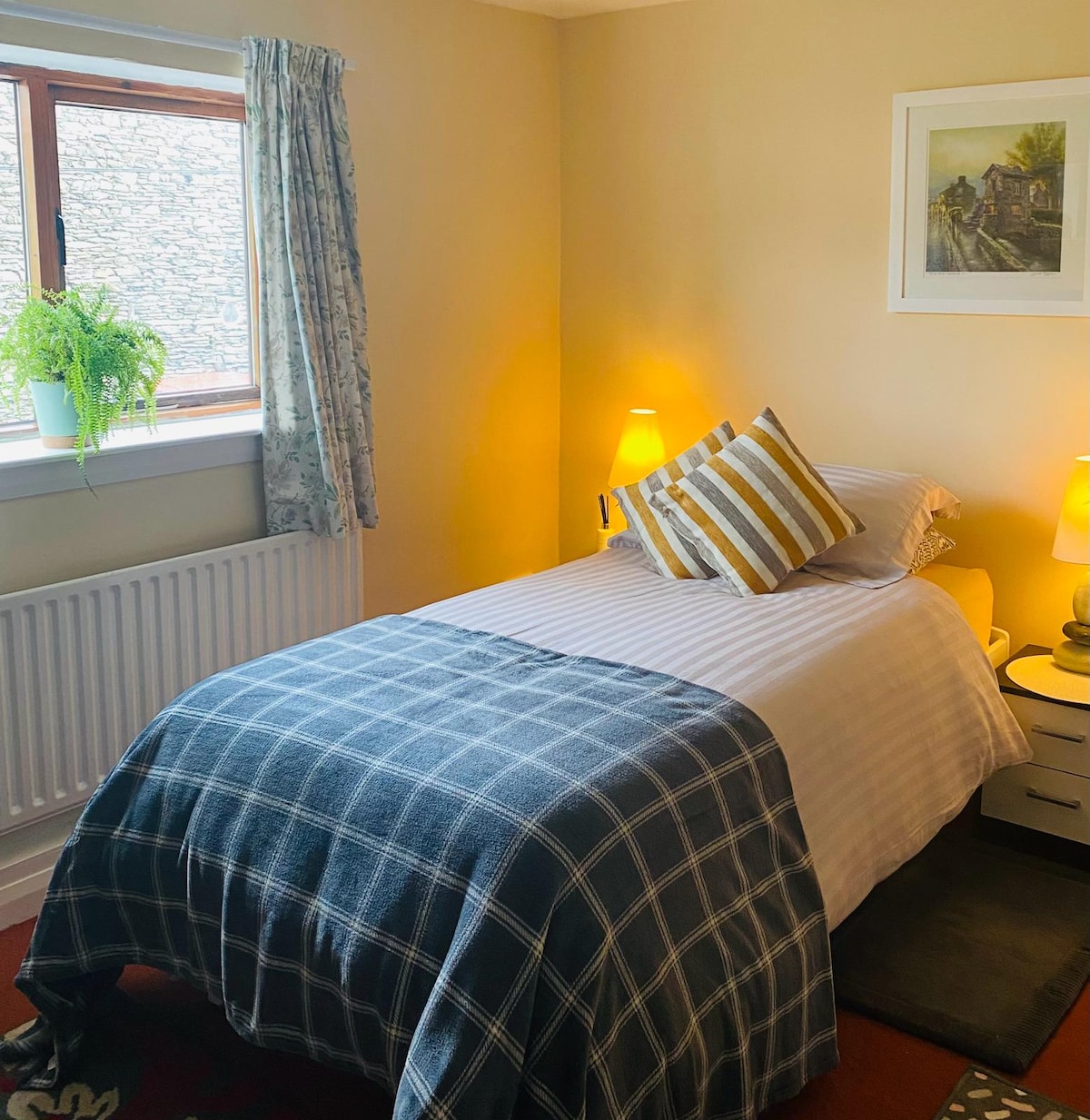 Lovely private bedroom in Windermere centre