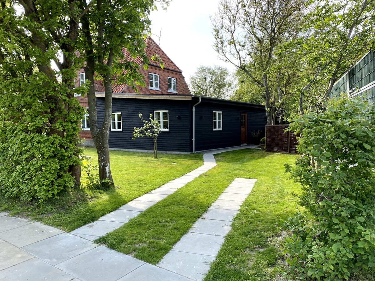 位于Fanø的Nordby中心的美妙联排别墅。