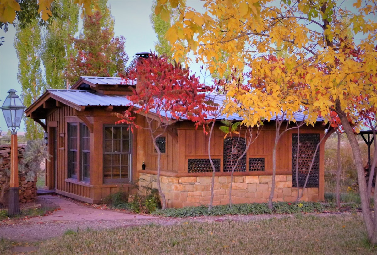 Mesa Verde农场和单间公寓草地艺术家小屋