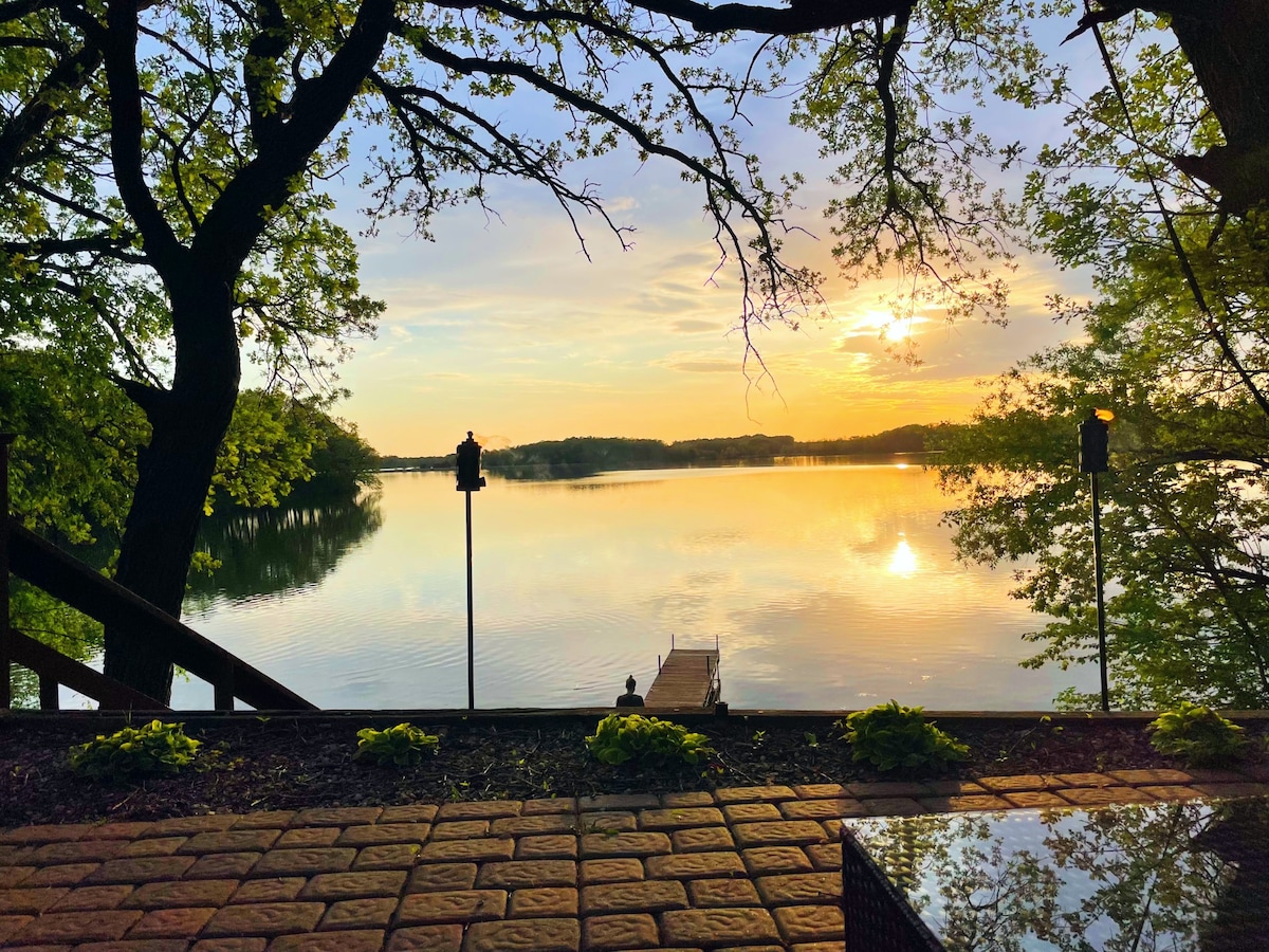 Lake Cabin Getaway - Hidden In The City