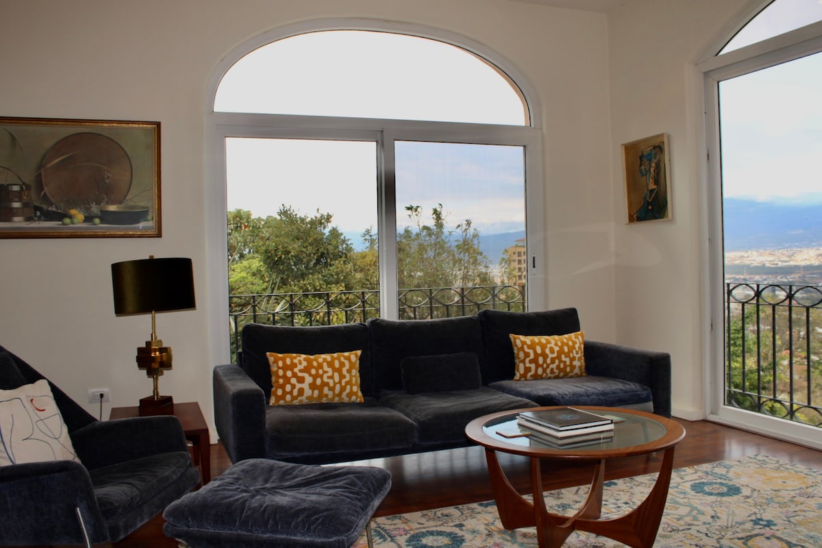 ★ Mid century splendor★ Stunning views ★Escazú