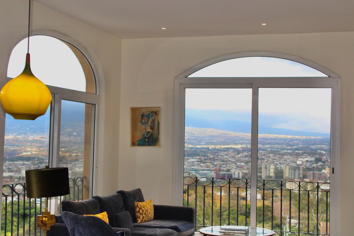 ★ Mid century splendor★ Stunning views ★Escazú