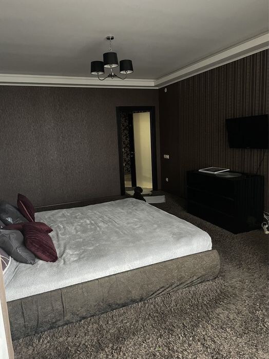 基辅是一套舒适的3卧室公寓，适合一家人入住。