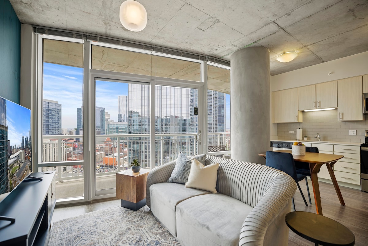 Studio w/ City View ADA | Placemakr Premier SoBro