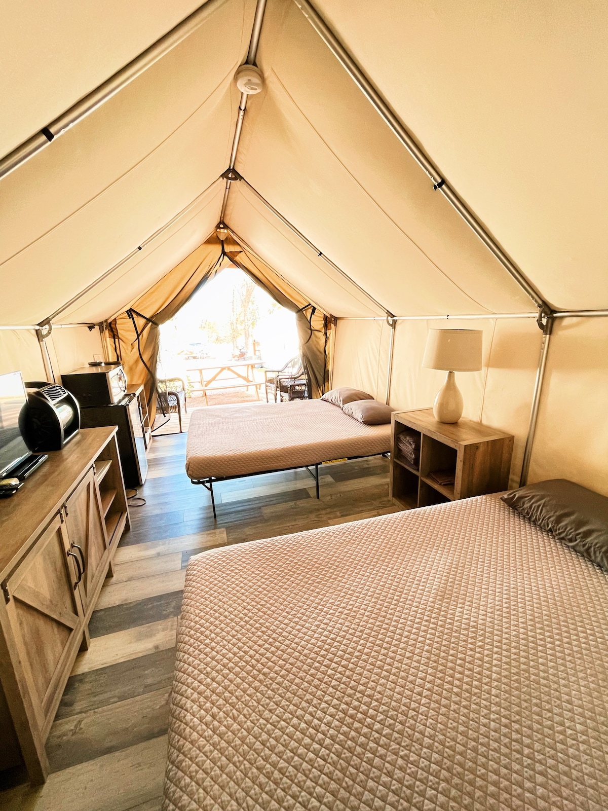 # Z Son 's Blue River -豪华露营小屋，配备2张标准双人床